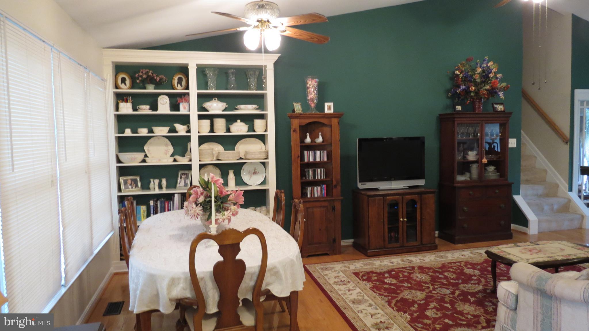 KINGSTON CHASE - Residential