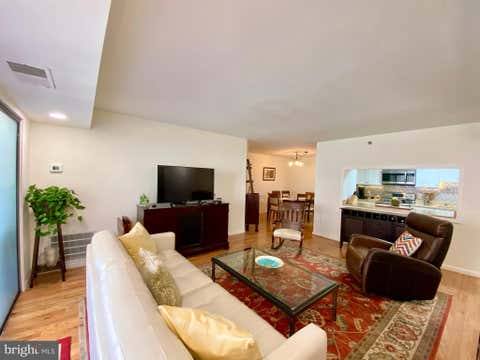Condo For Rent - 1301 N Courthouse Road #812<br/> ARLINGTON, VA 22201