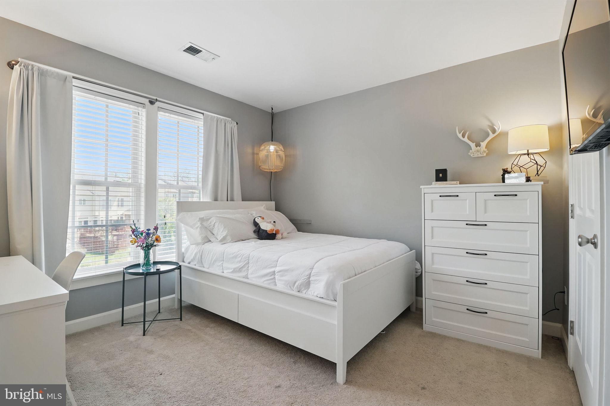 VIRGINIA OAKS - Residential