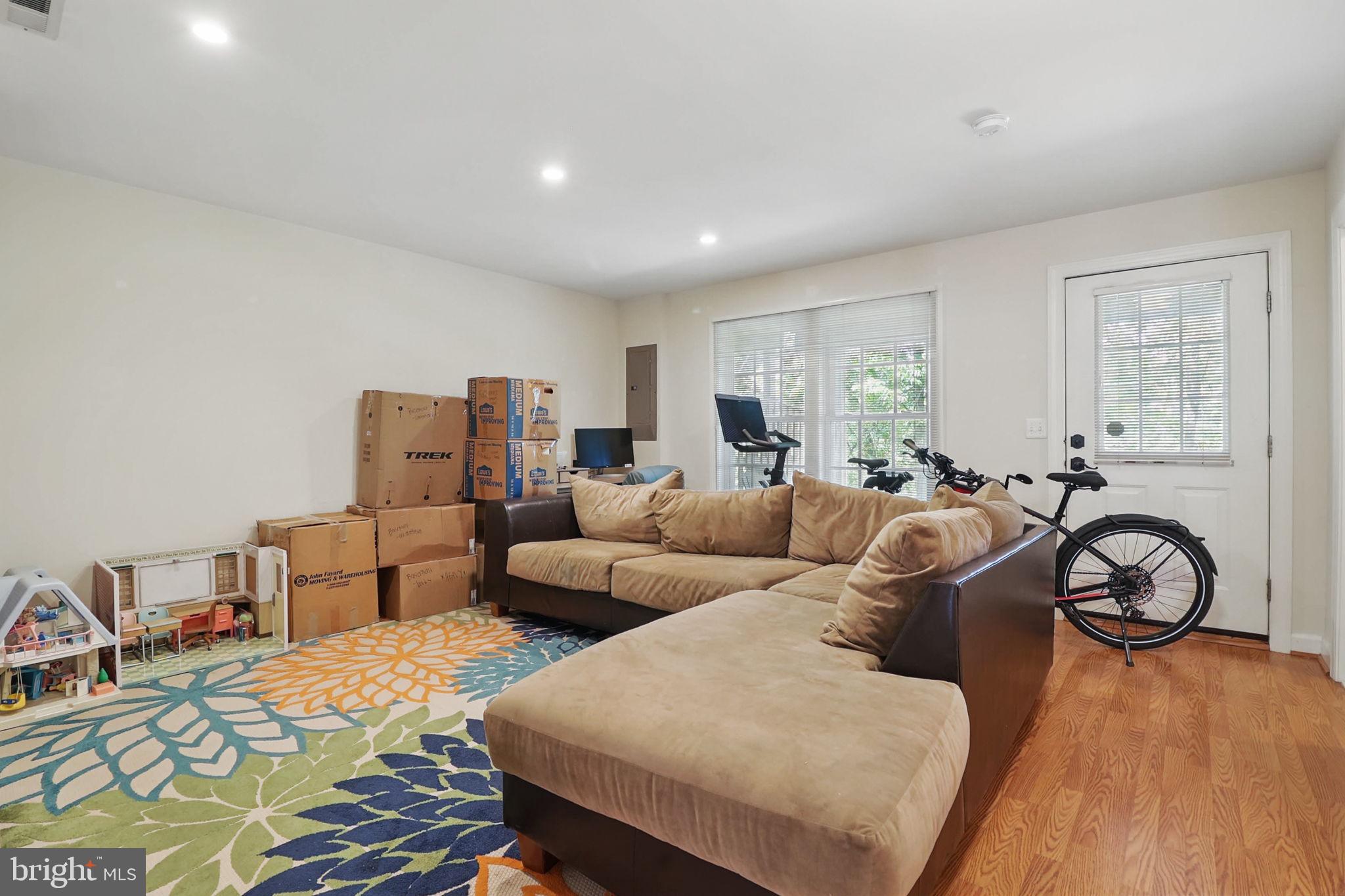 VIRGINIA OAKS - Residential