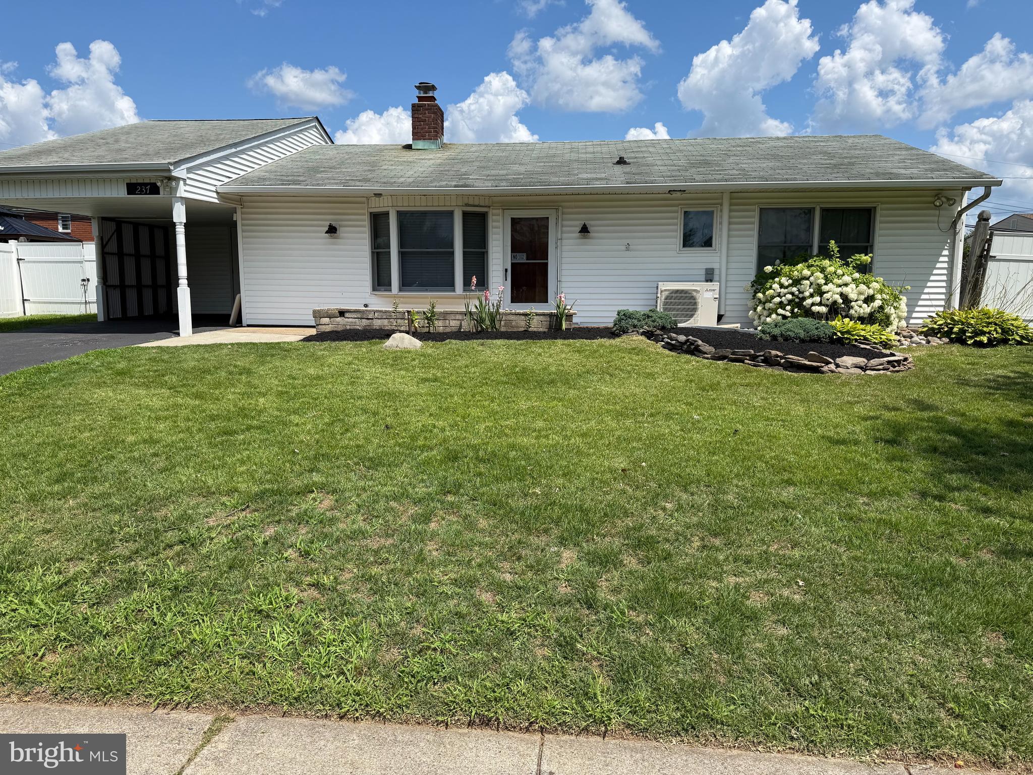 237 LAKESIDE DRIVE N