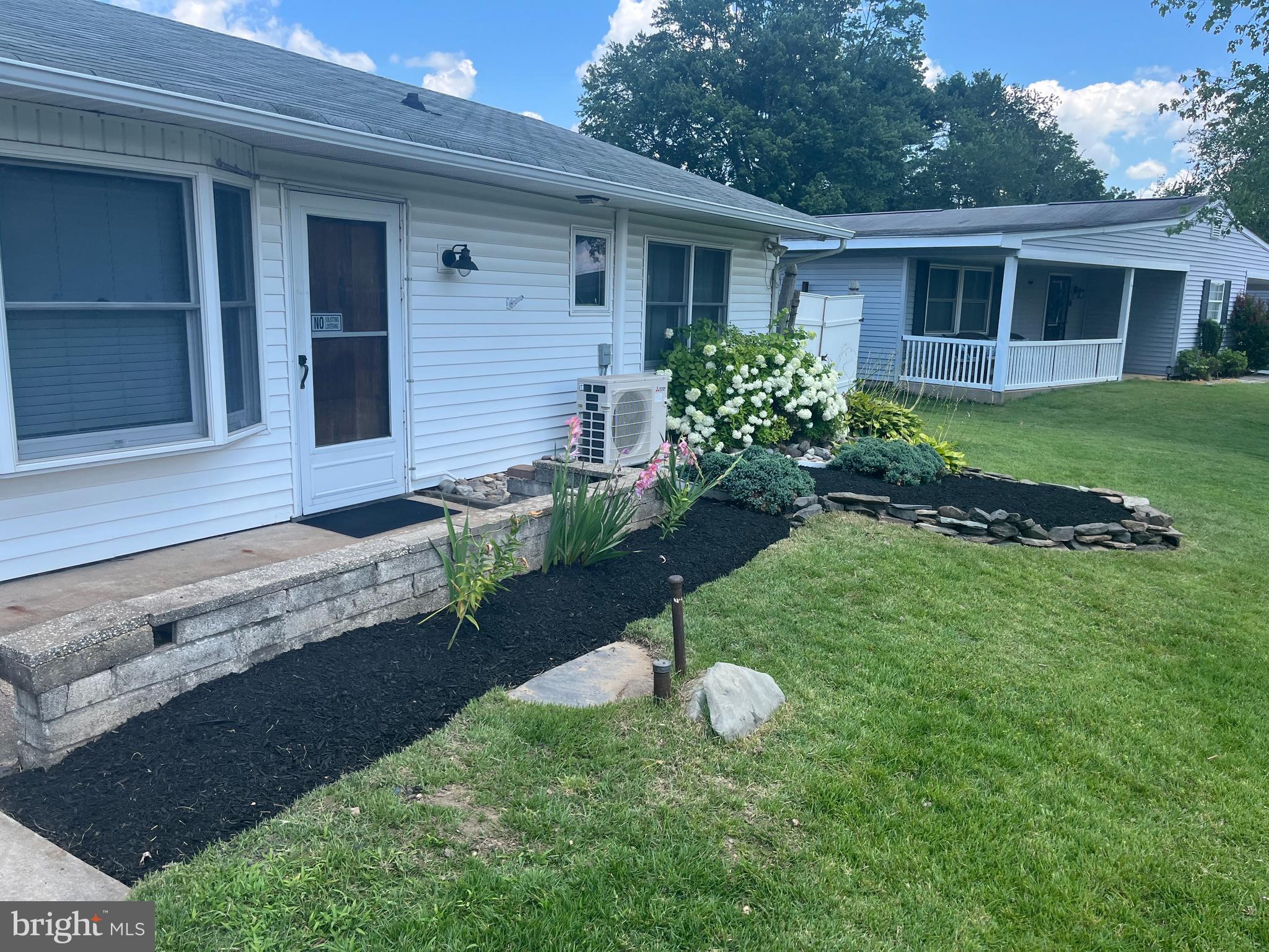 237 LAKESIDE DRIVE N