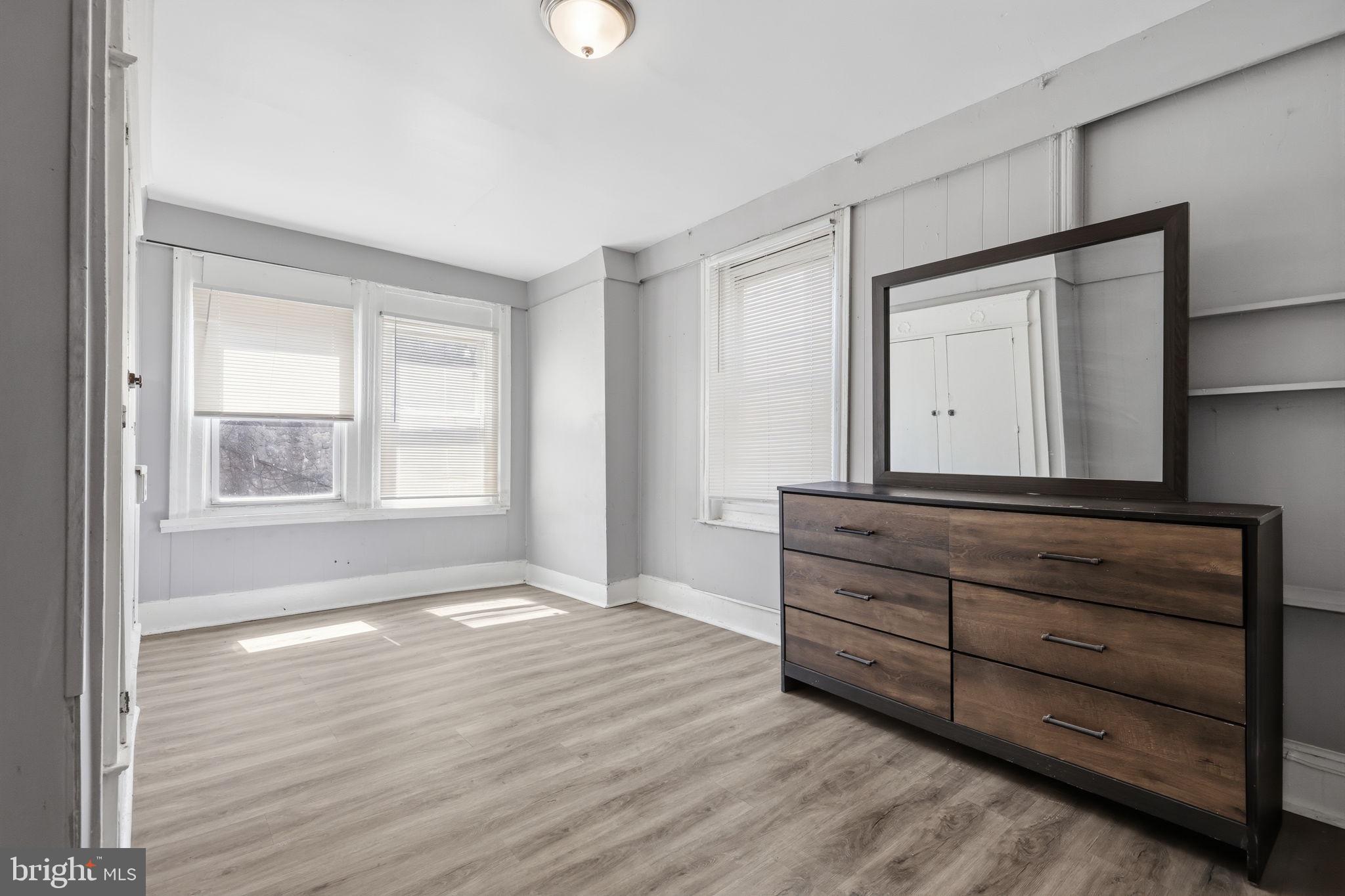 KENSINGTON - Residential Income