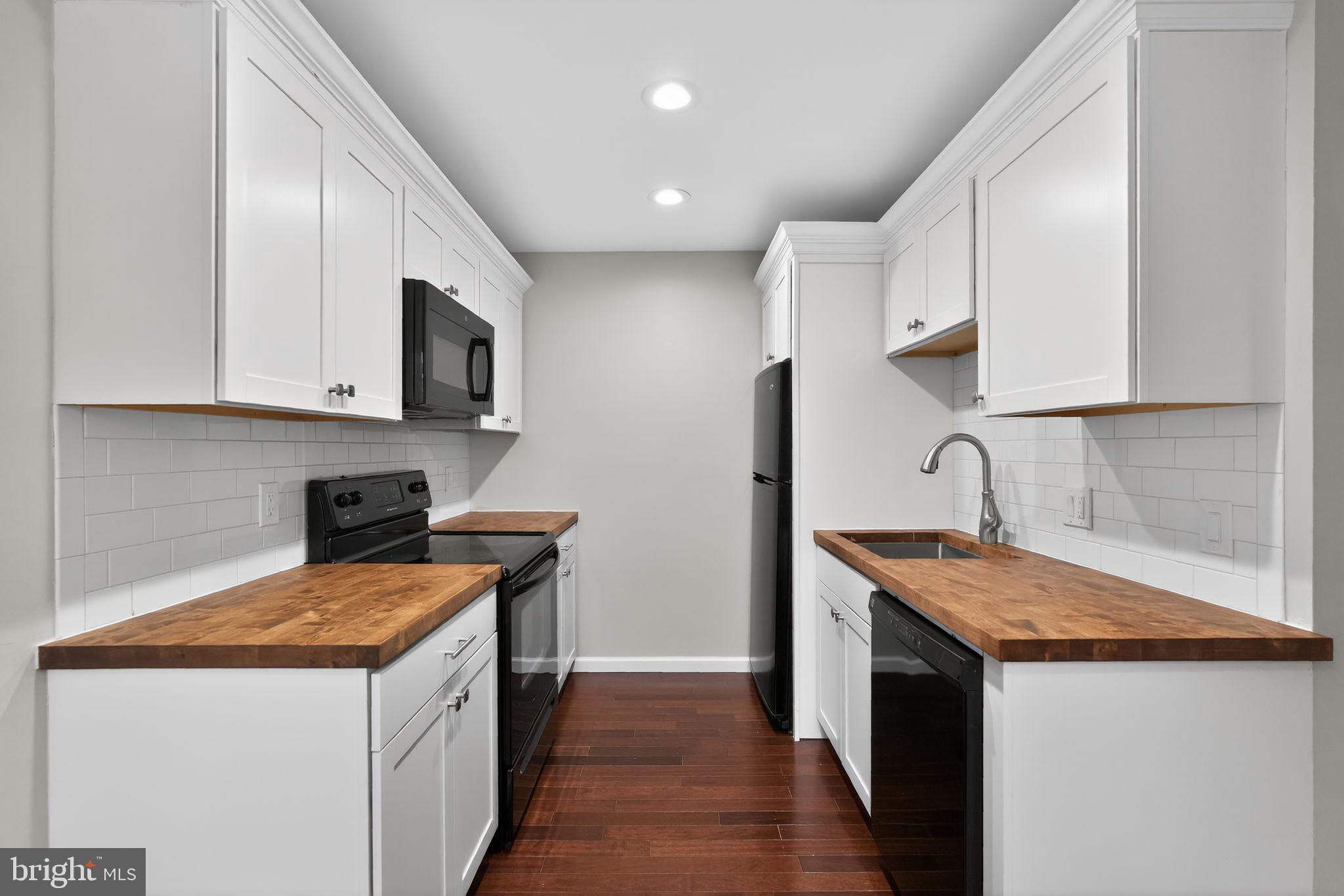 VILLAGE SHIRES - Residential Lease