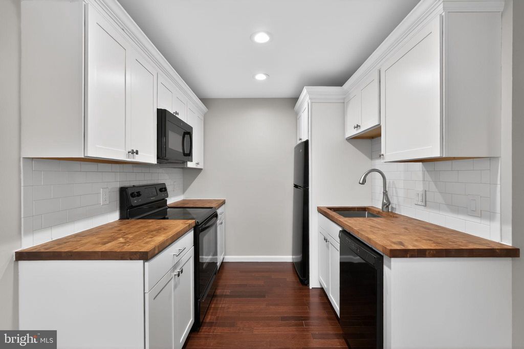 Photo of 8022 Beacon Hill Drive #11, SOUTHAMPTON, PA 18966 (MLS # PABU2111448)