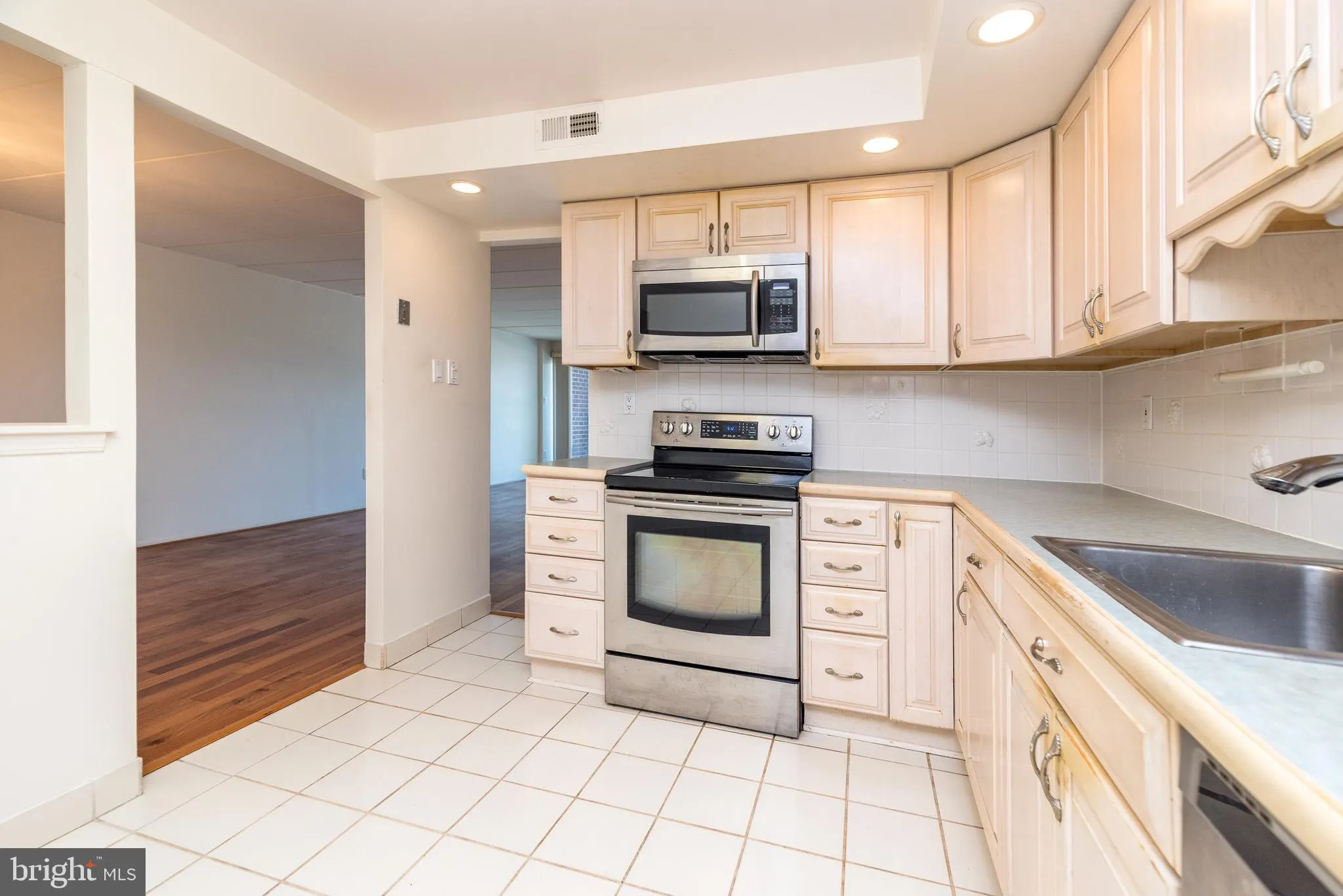 Philadelphia, Pennsylvania 19115, United States, 2 Bedrooms Bedrooms, ,2 BathroomsBathrooms,Residential,Active,183919