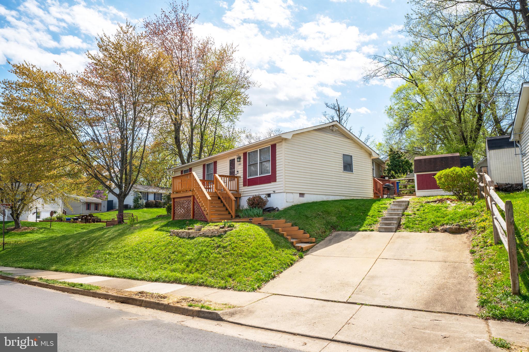 599 ROCKBRIDGE DRIVE SE