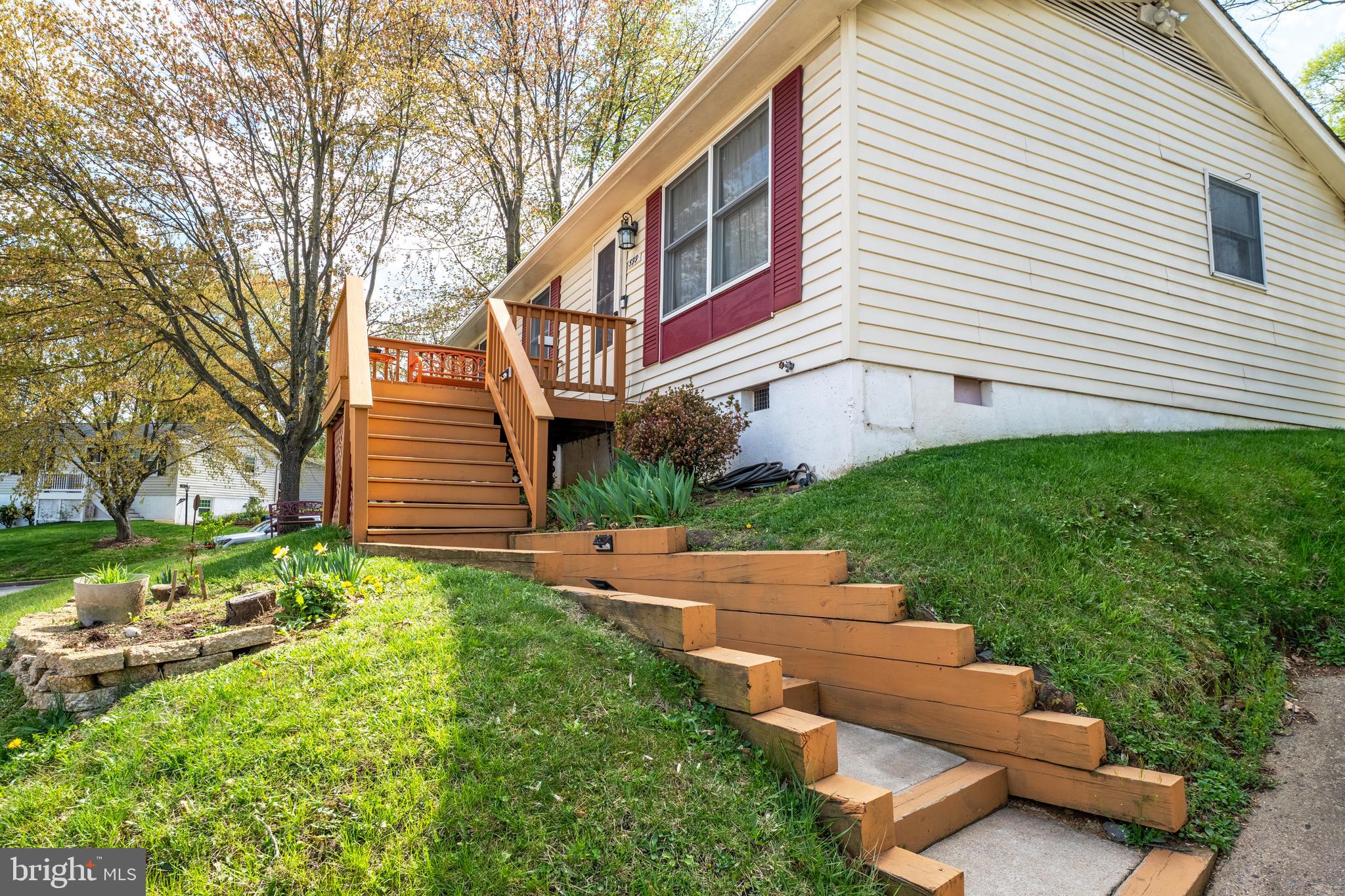 599 ROCKBRIDGE DRIVE SE