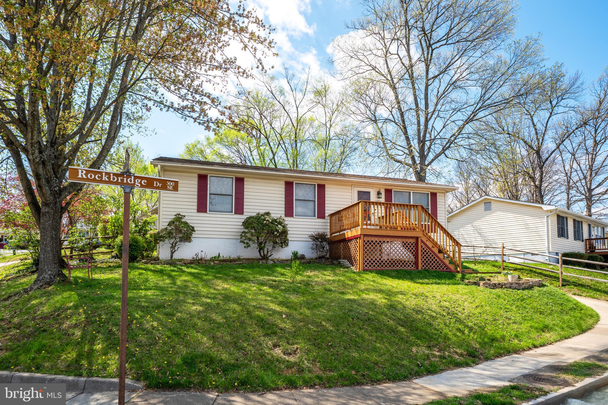 599 ROCKBRIDGE DRIVE SE