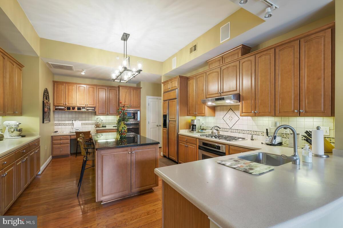 STRATHMORR PARK AT GROSVENOR - Residential