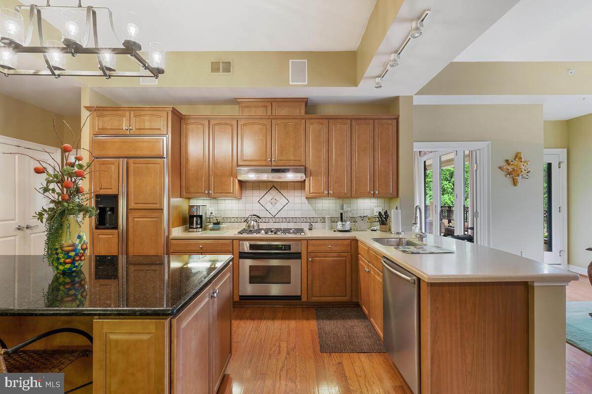 STRATHMORR PARK AT GROSVENOR - Residential