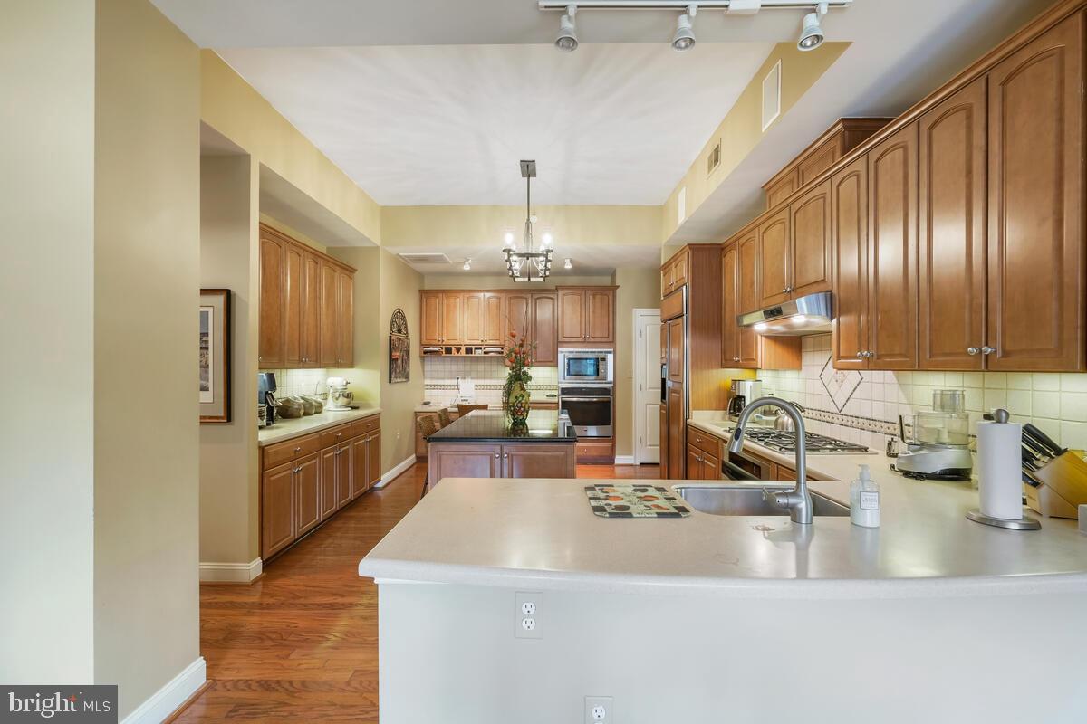 STRATHMORR PARK AT GROSVENOR - Residential