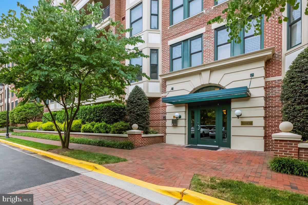 STRATHMORR PARK AT GROSVENOR - Residential