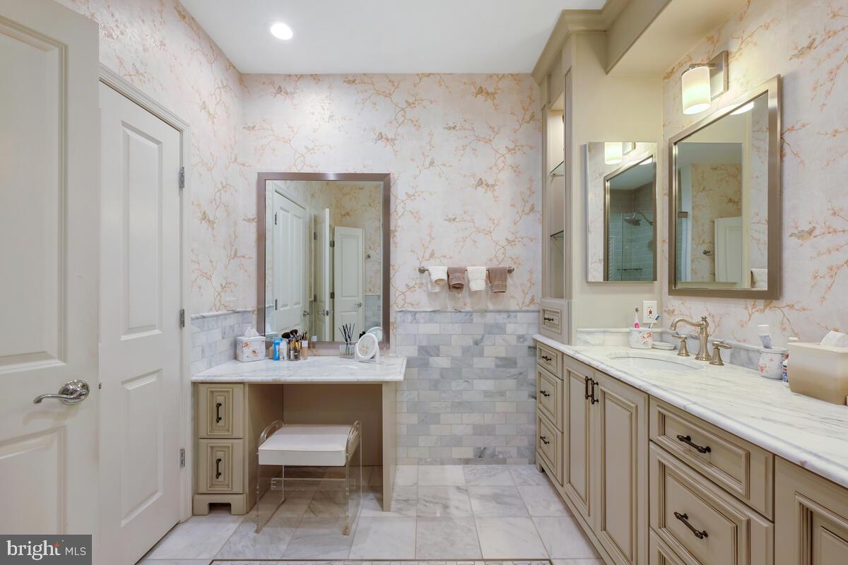 STRATHMORR PARK AT GROSVENOR - Residential