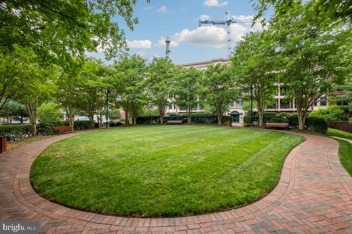 STRATHMORR PARK AT GROSVENOR - Residential