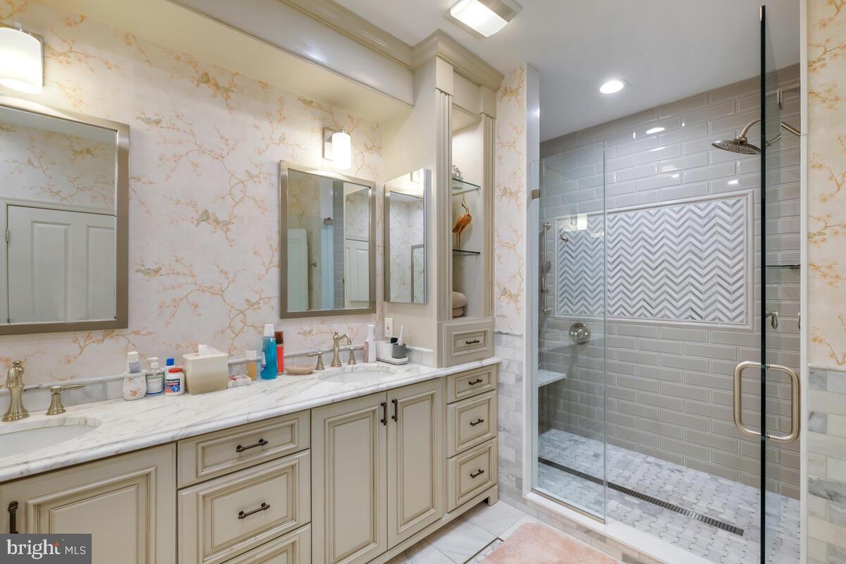 STRATHMORR PARK AT GROSVENOR - Residential