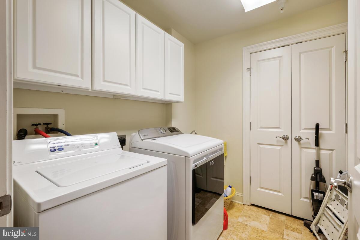 STRATHMORR PARK AT GROSVENOR - Residential