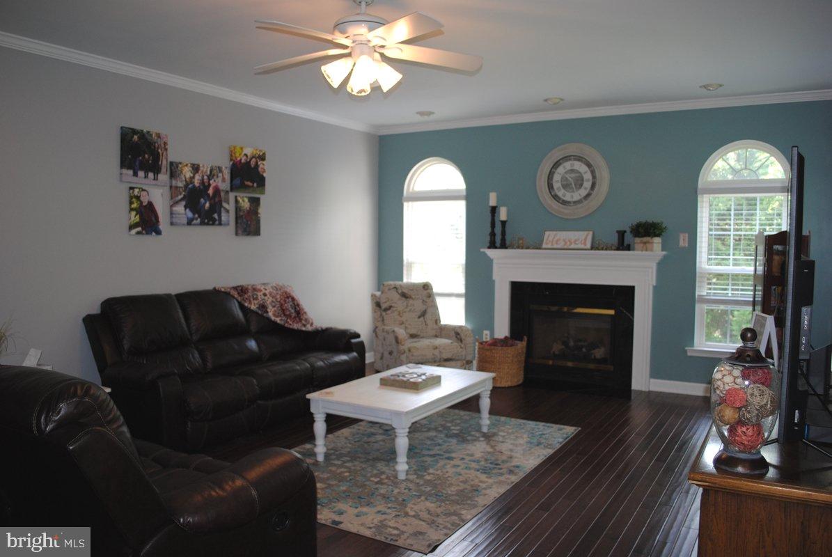 CROSS POINT - Residential Lease