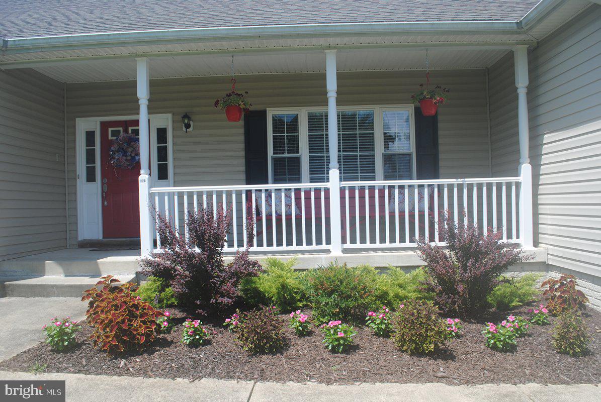 CROSS POINT - Residential Lease