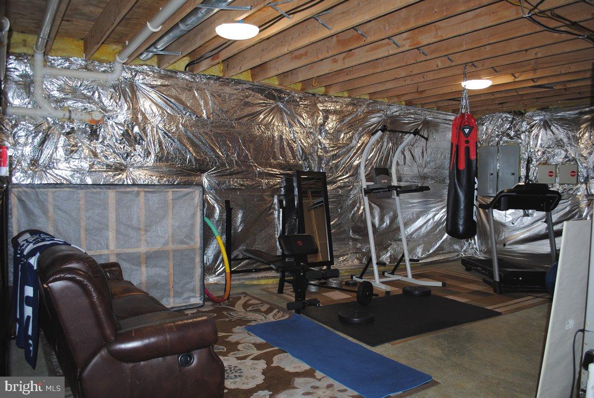 CROSS POINT - Residential Lease