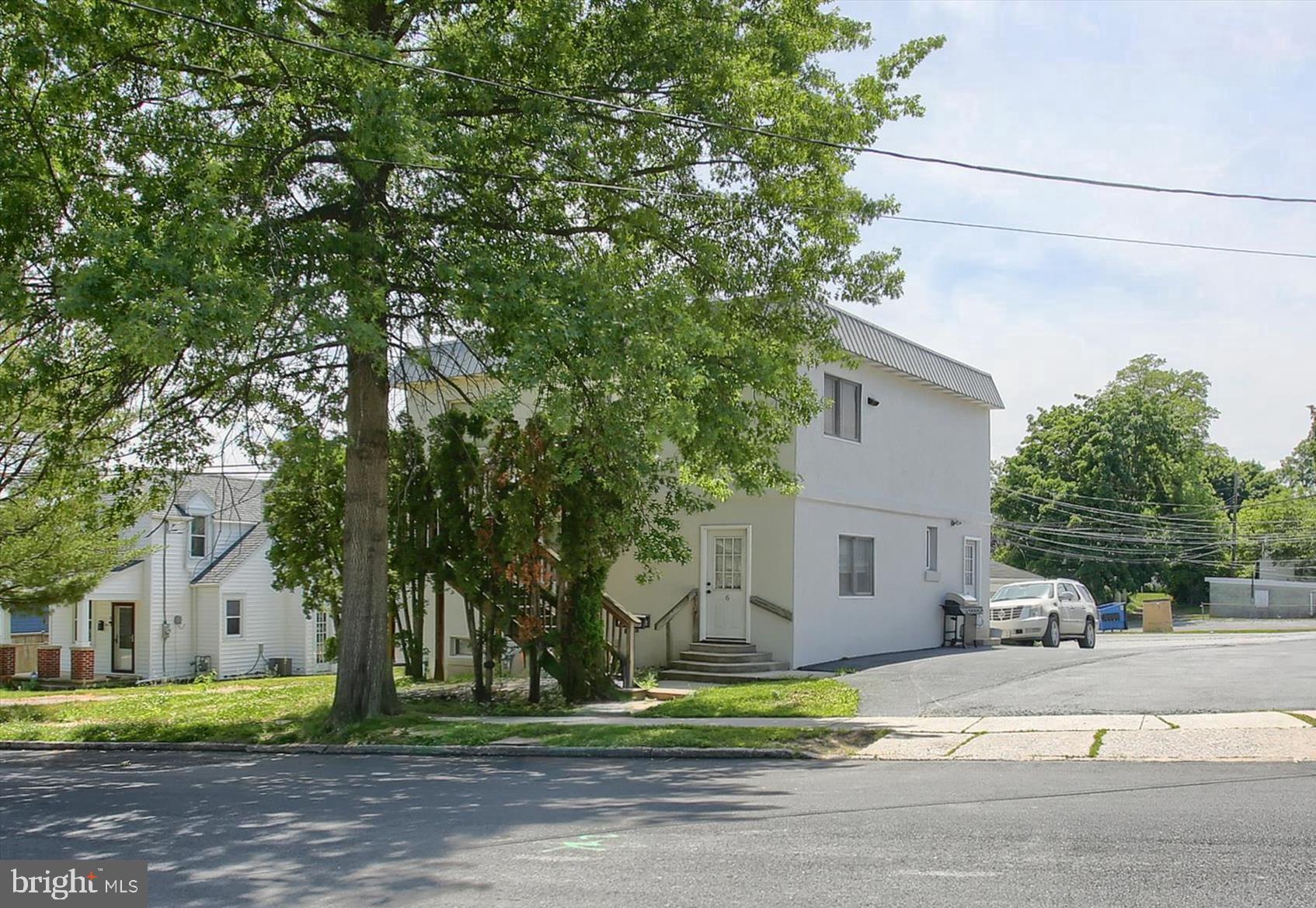 6 S 15TH STREET