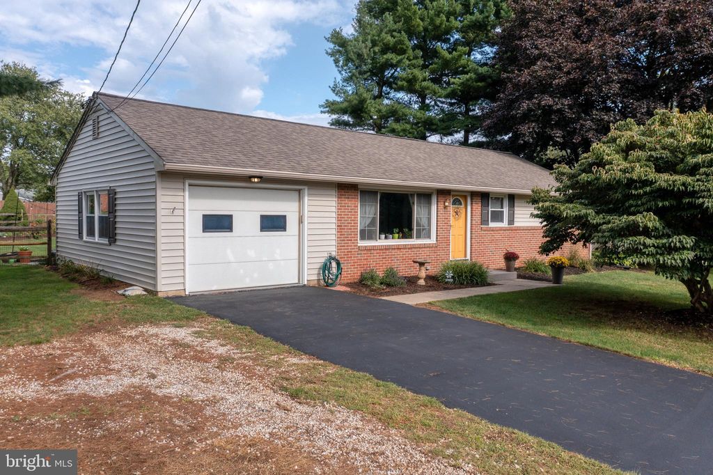 Photo of 28 MARY DR, GAP, PA 17527 (MLS # PALA2041128)