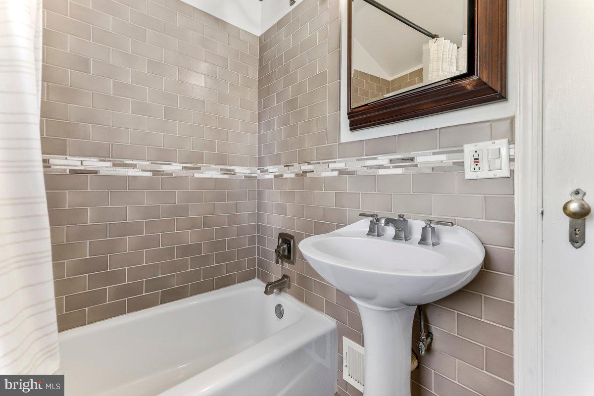 LYNNWOOD - Residential