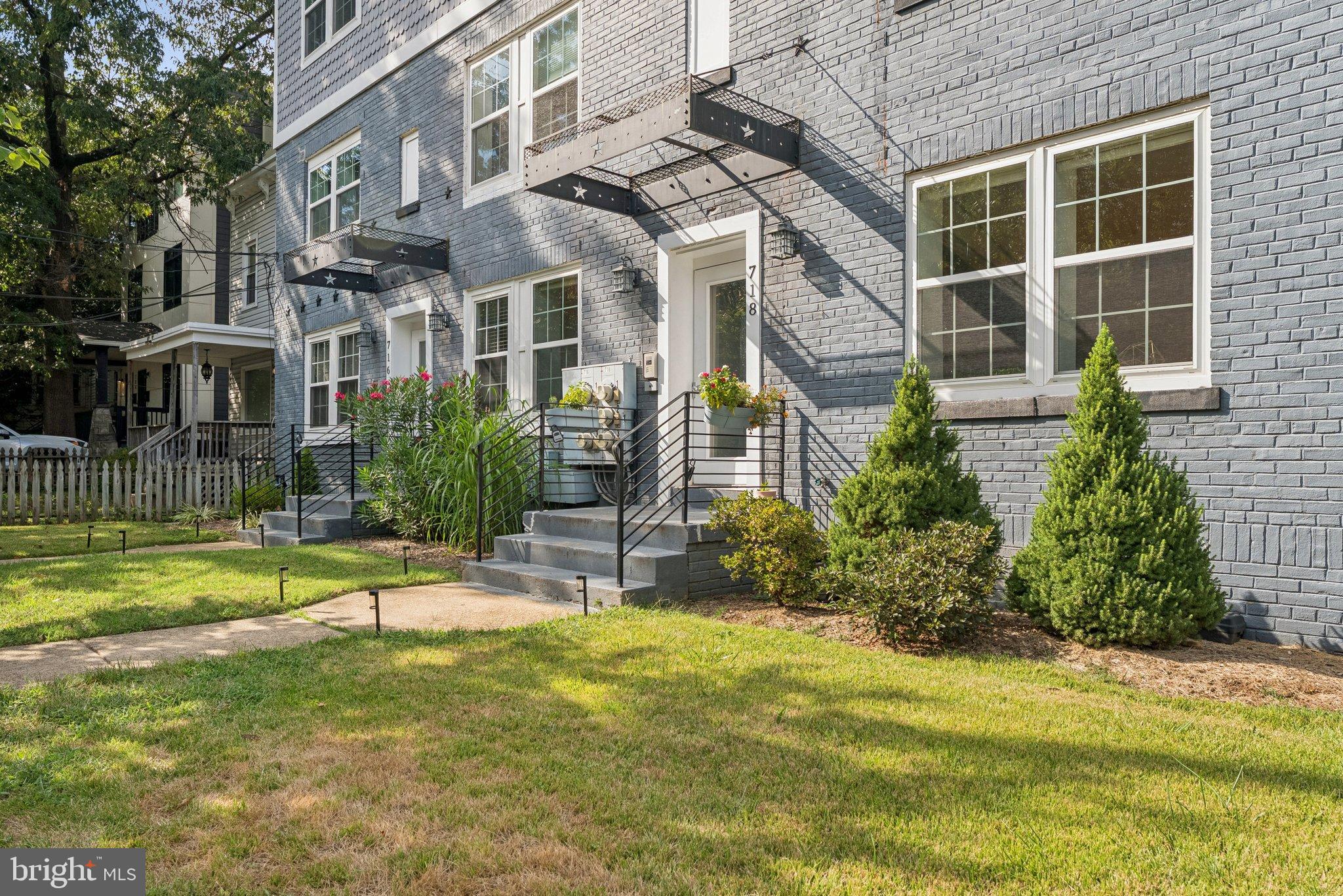 718 JACKSON STREET NE 1