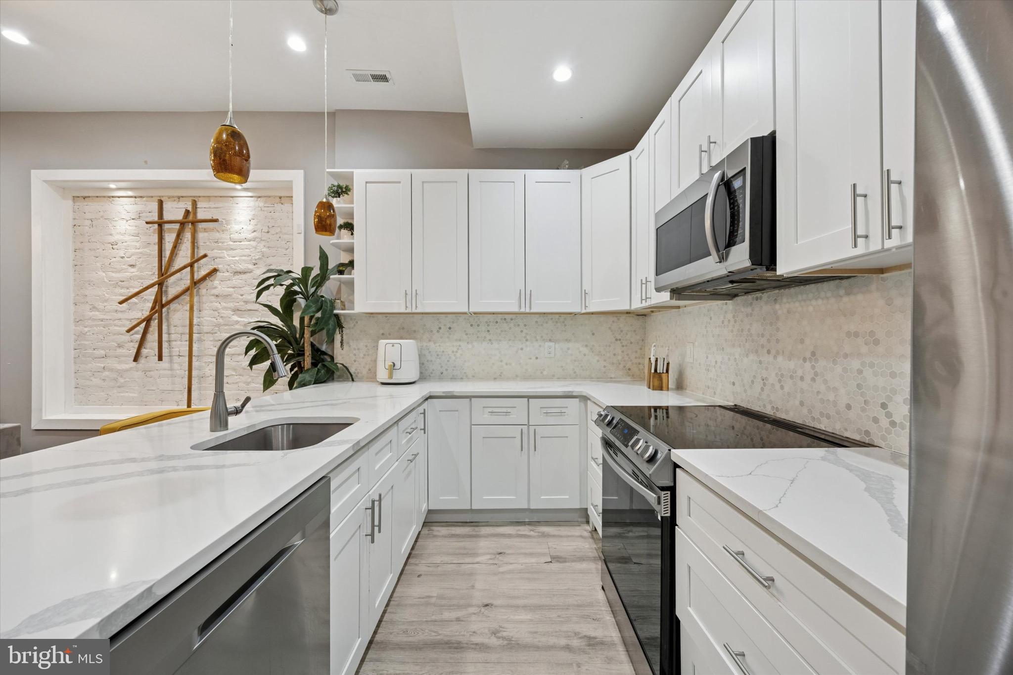 STRAWBERRY MANSION - Residential Income