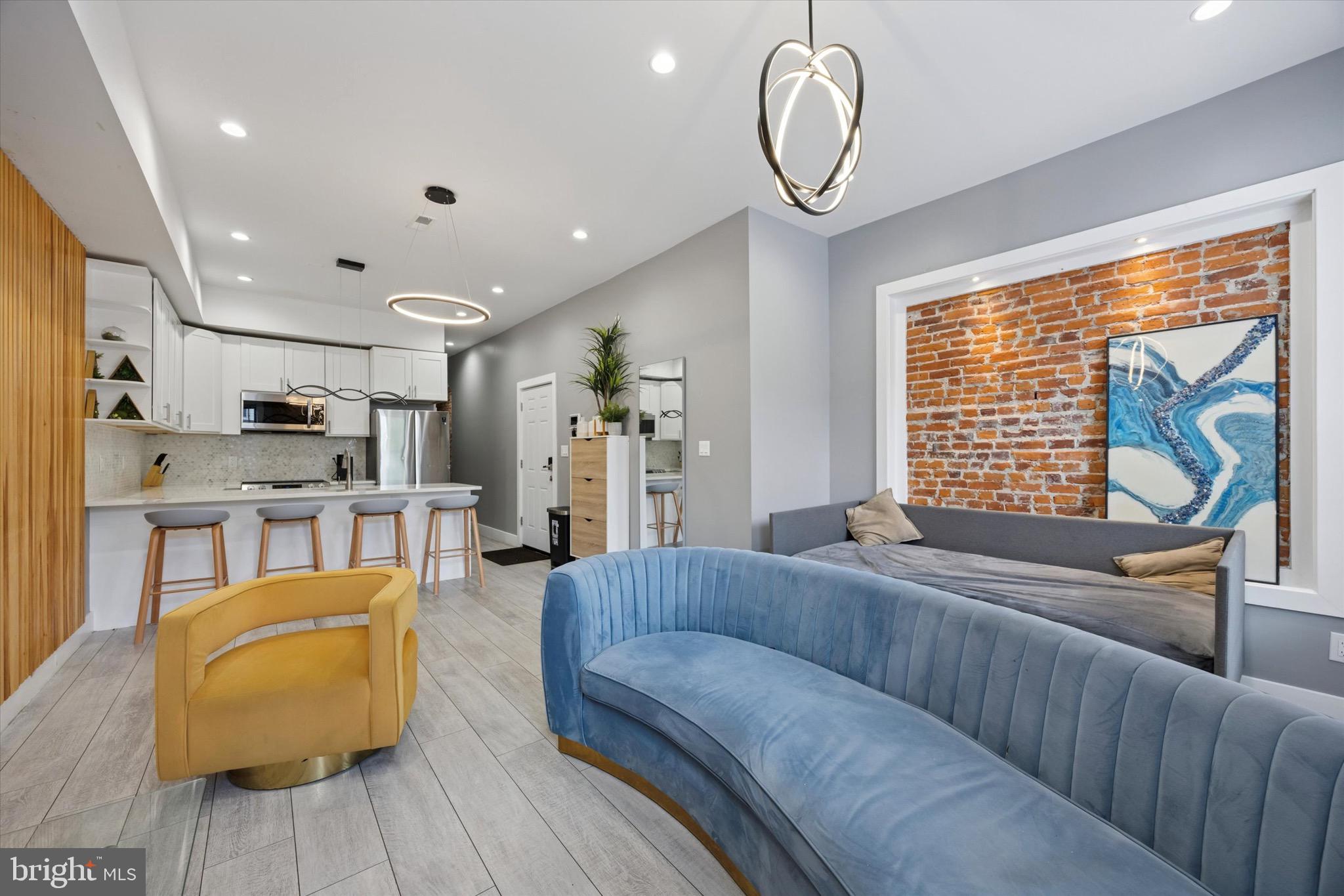 STRAWBERRY MANSION - Residential Income