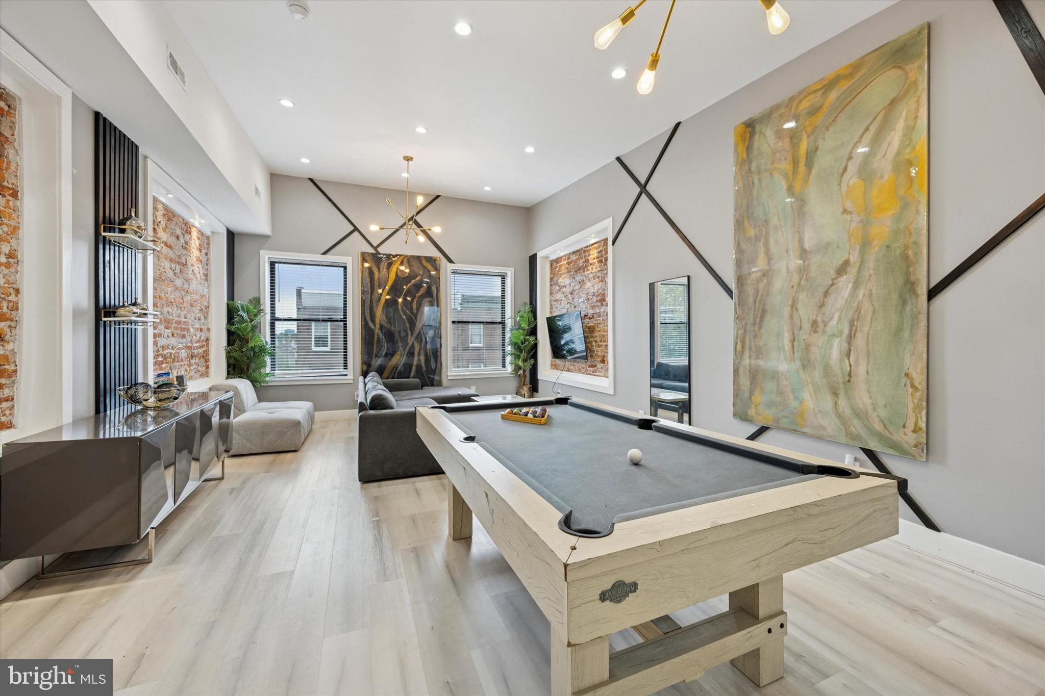 STRAWBERRY MANSION - Residential Income