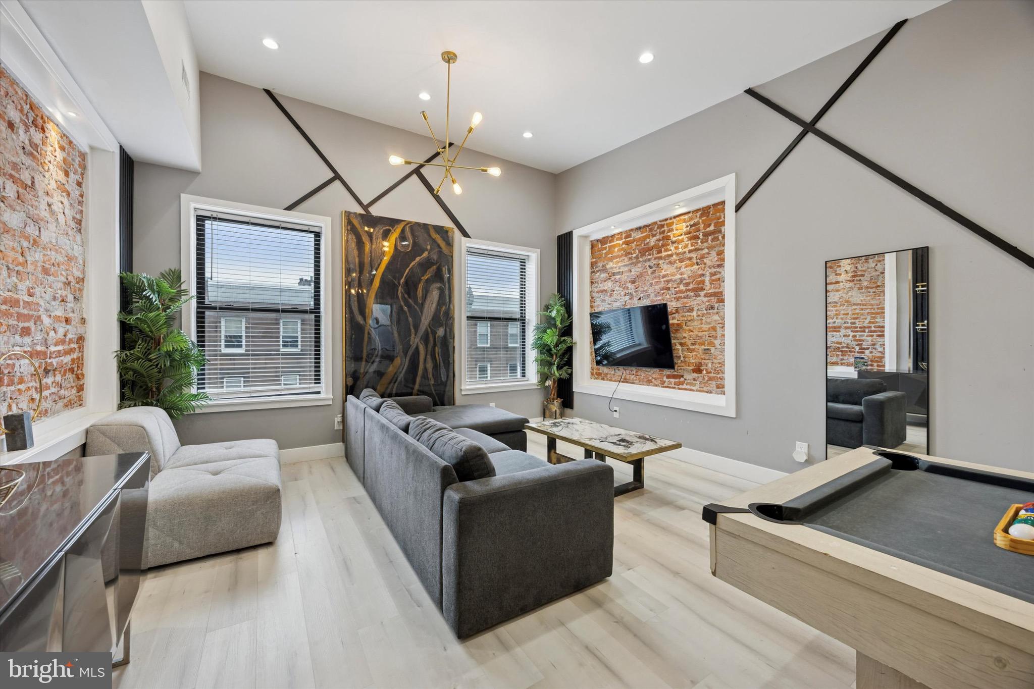 STRAWBERRY MANSION - Residential Income