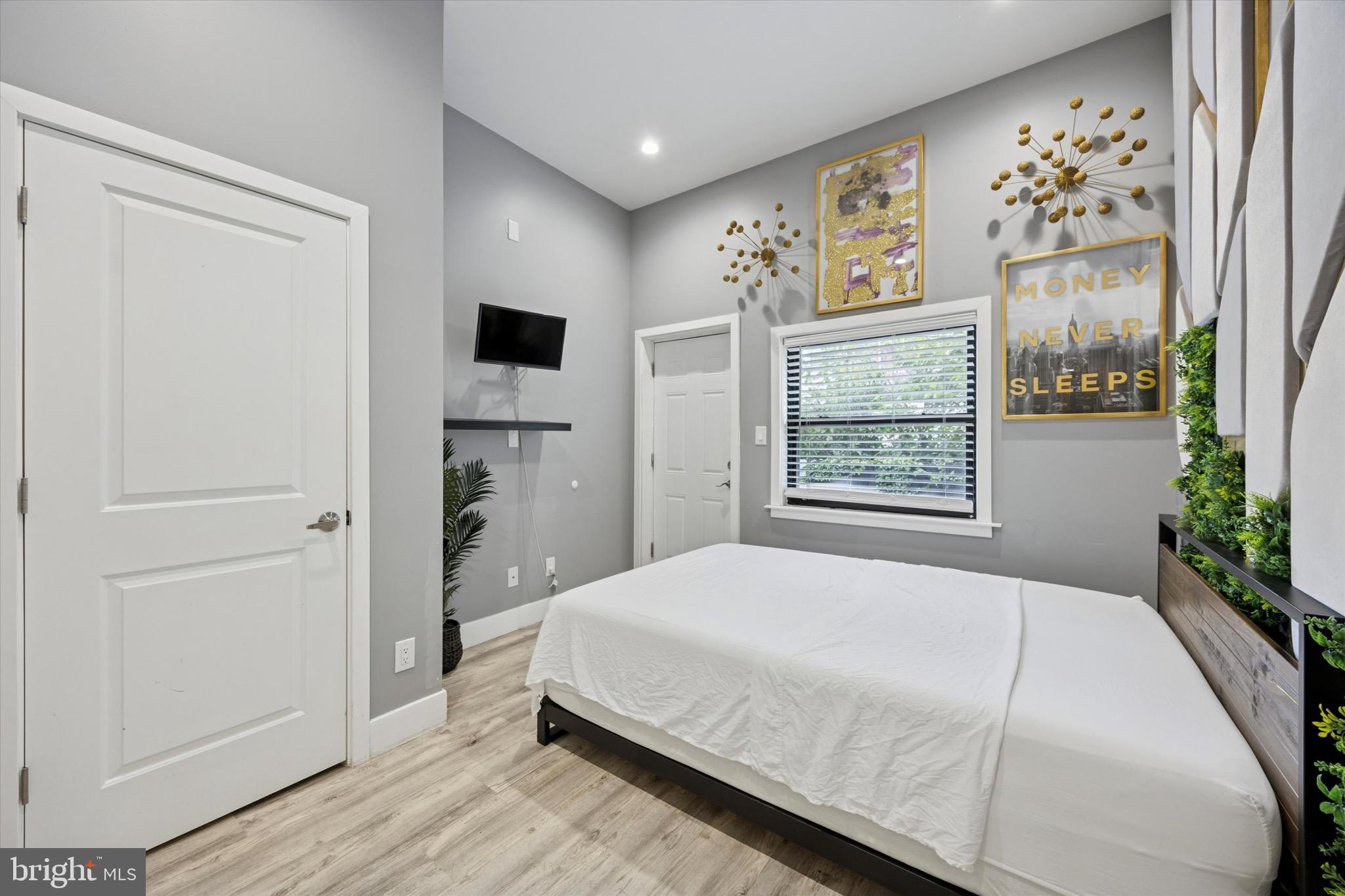 STRAWBERRY MANSION - Residential Income