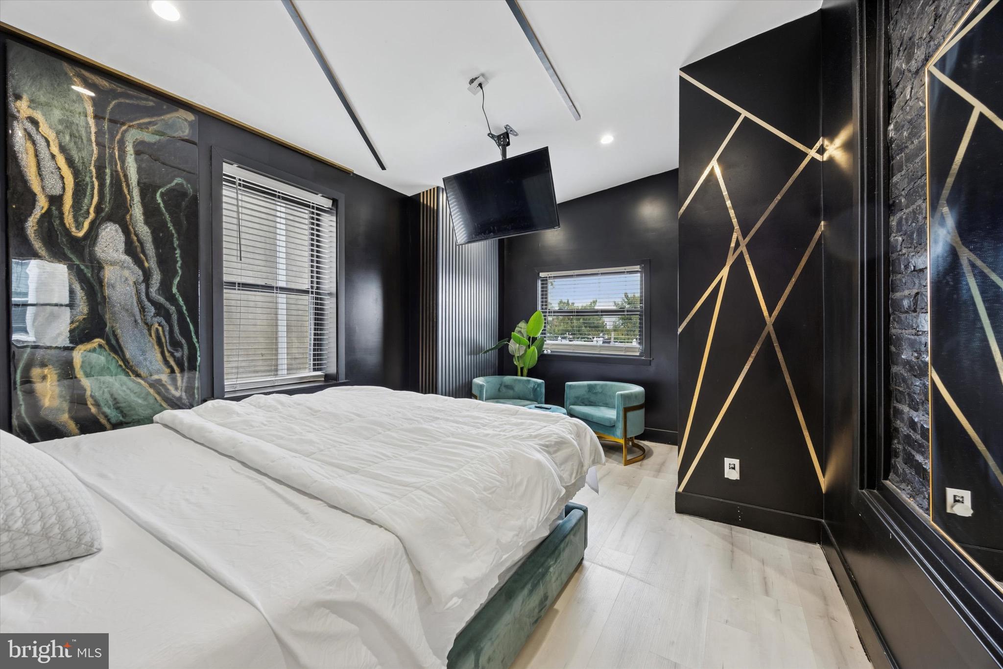 STRAWBERRY MANSION - Residential Income