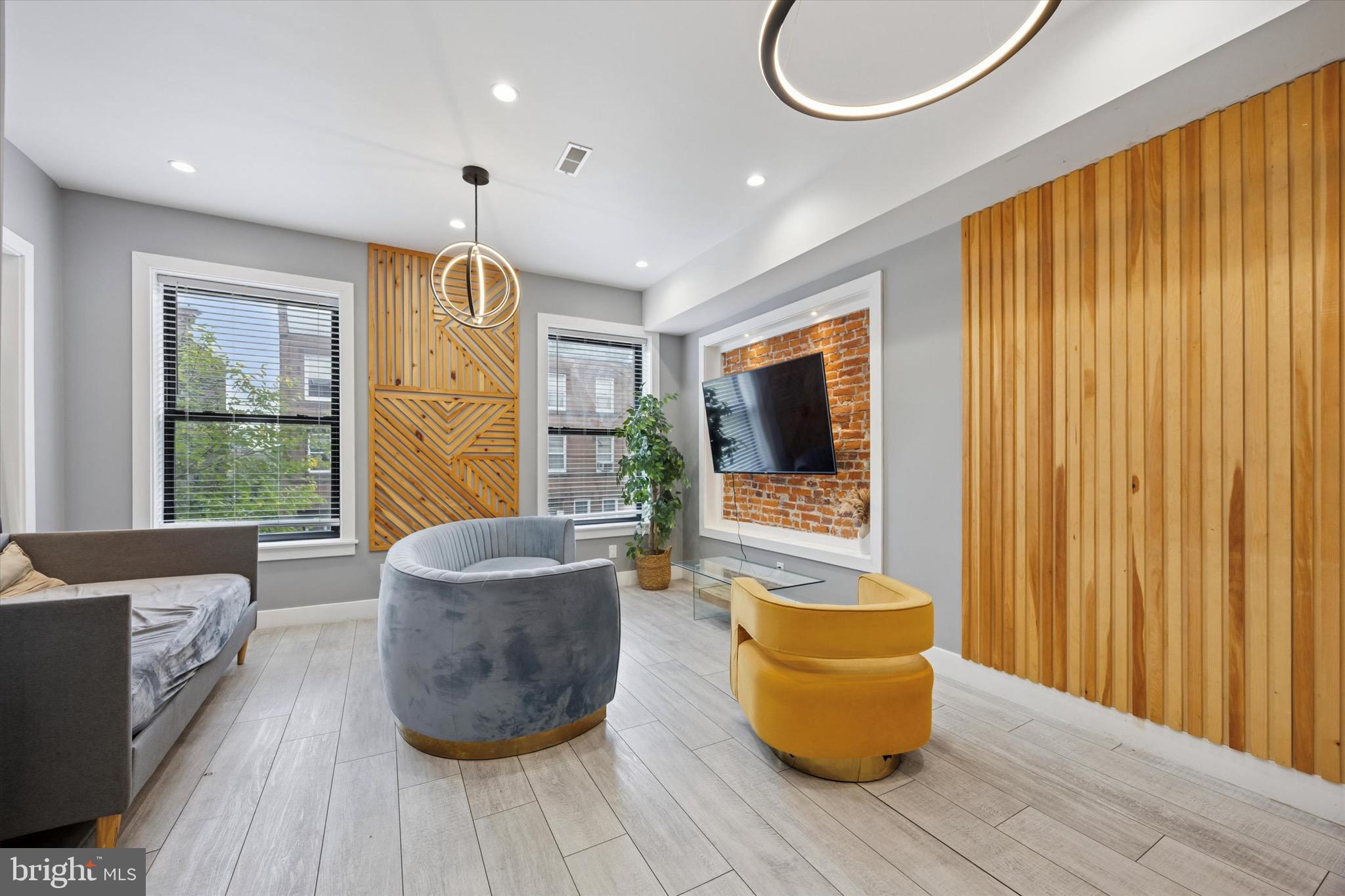 STRAWBERRY MANSION - Residential Income