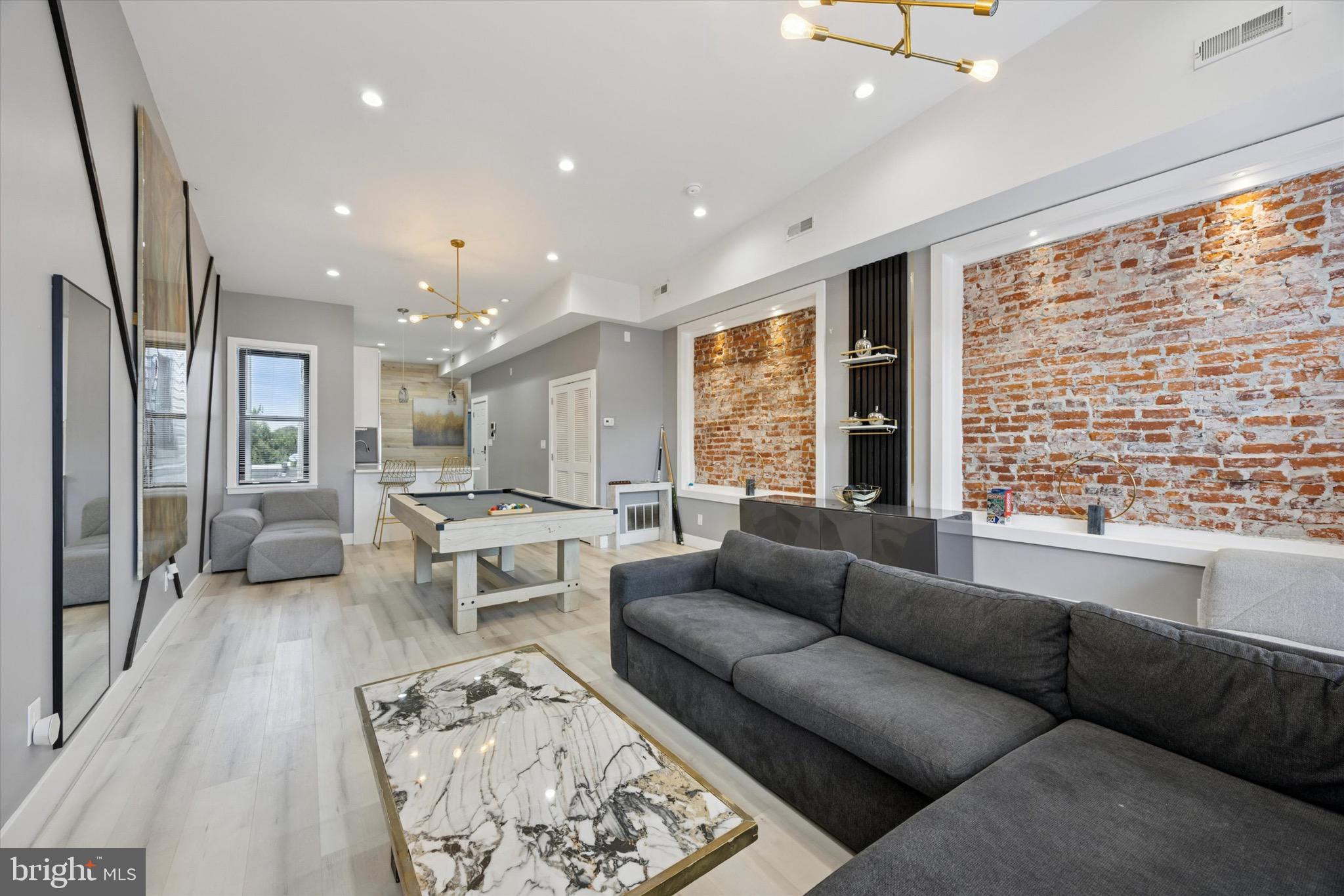 STRAWBERRY MANSION - Residential Income