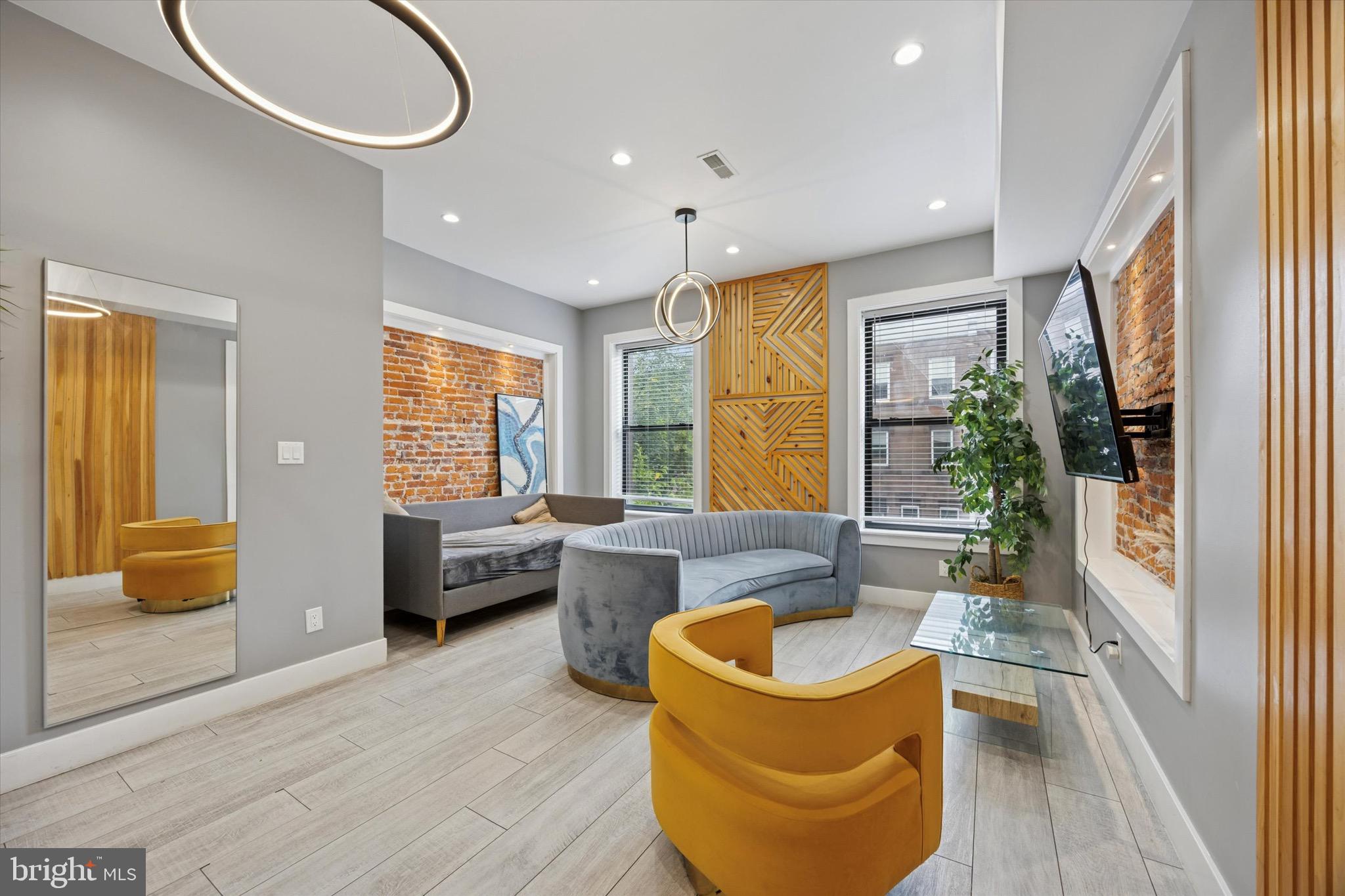 STRAWBERRY MANSION - Residential Income