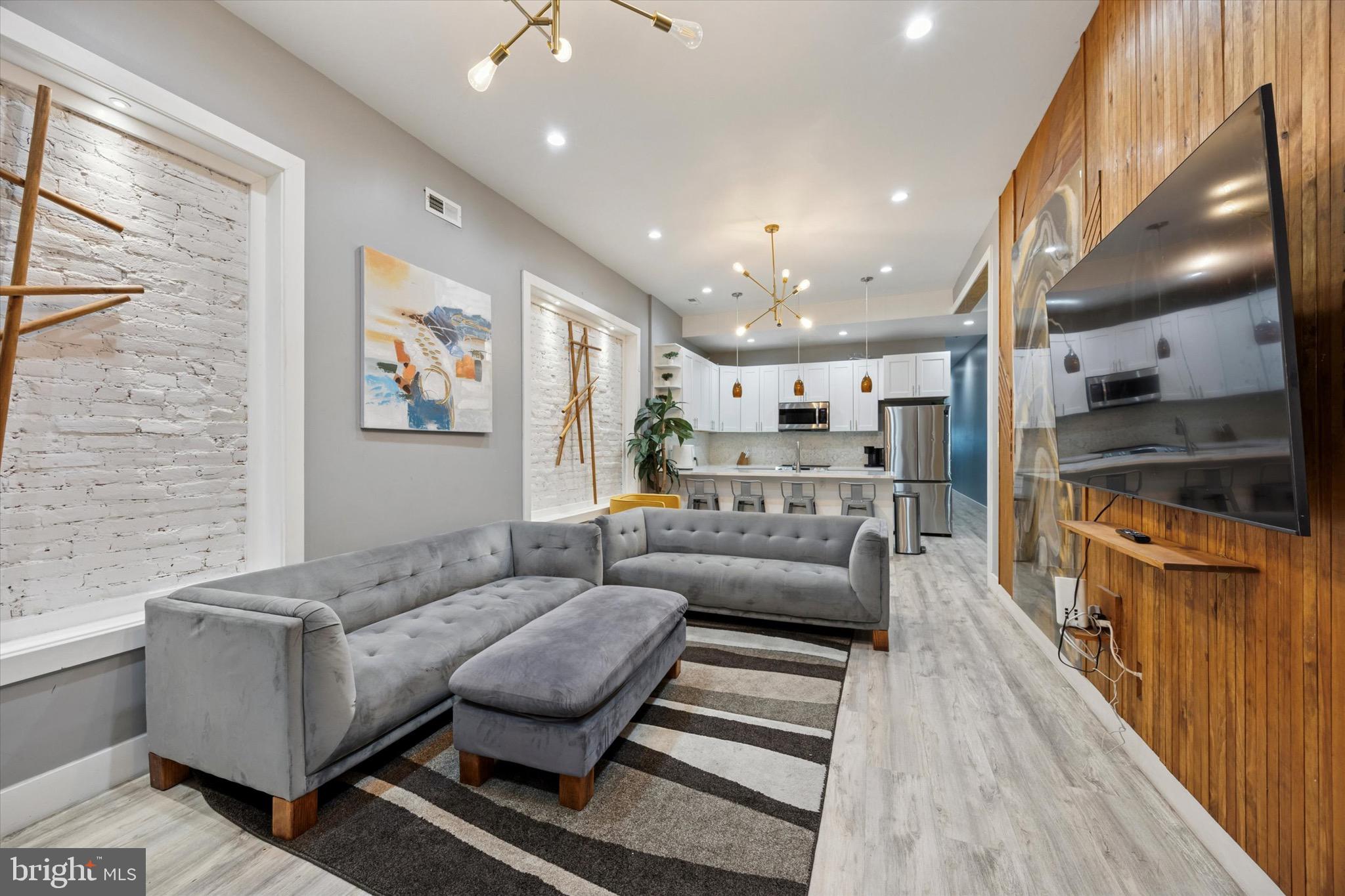 STRAWBERRY MANSION - Residential Income