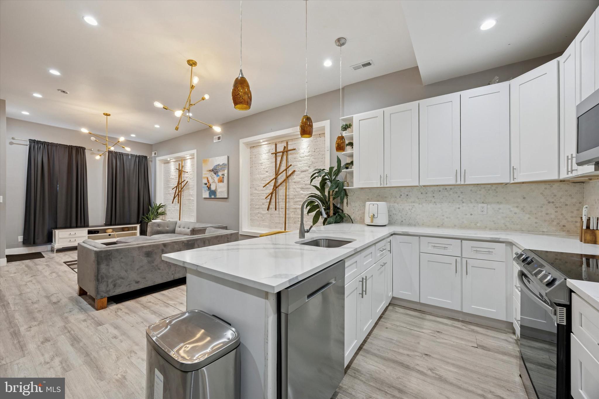 STRAWBERRY MANSION - Residential Income