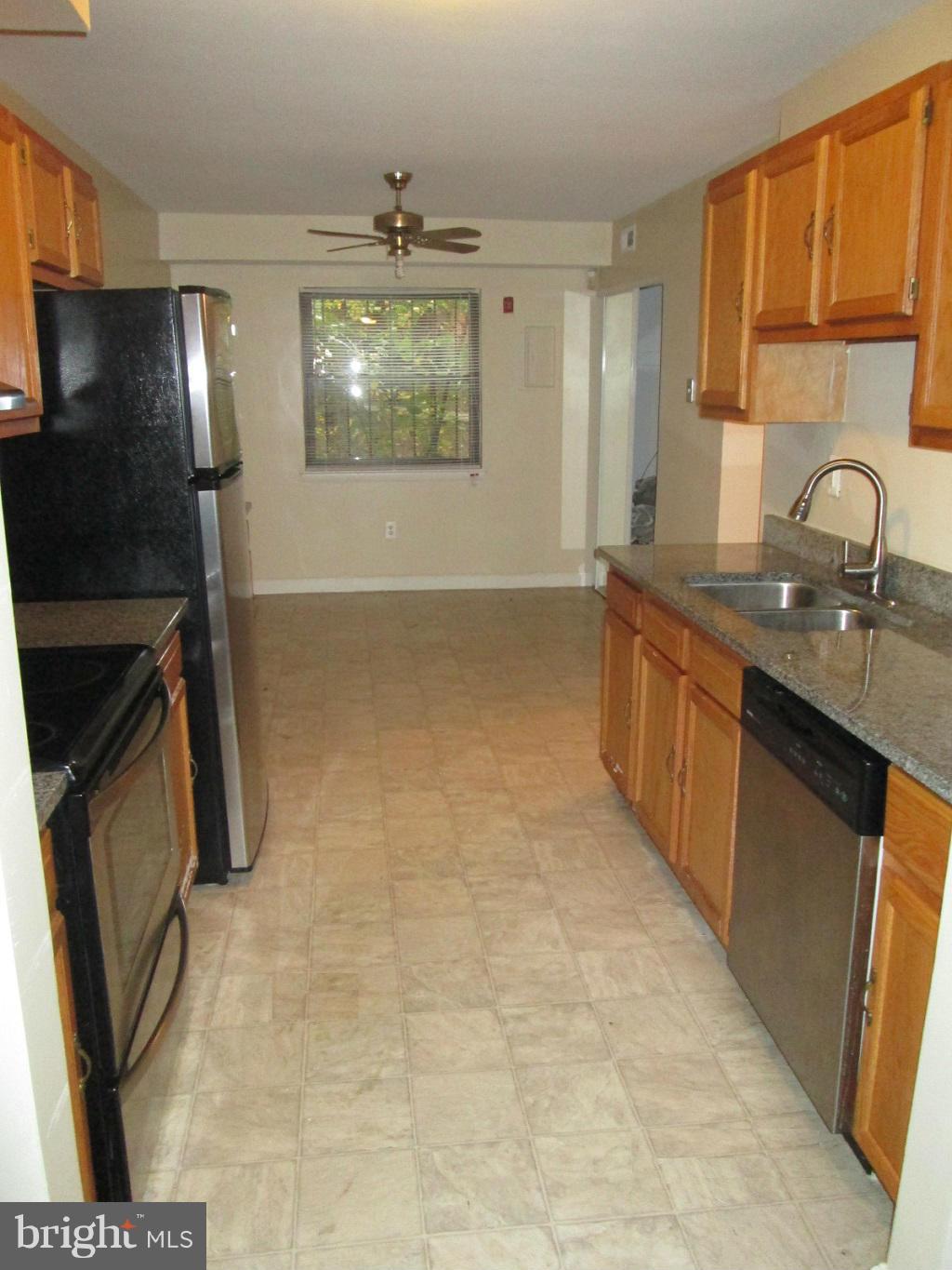 GLASSMANOR - Residential Lease