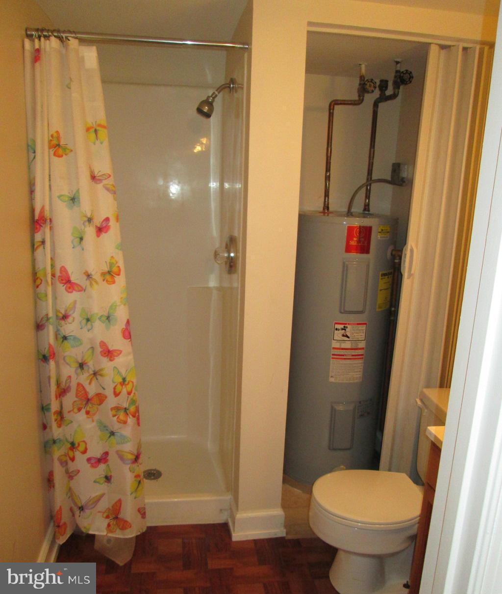 GLASSMANOR - Residential Lease