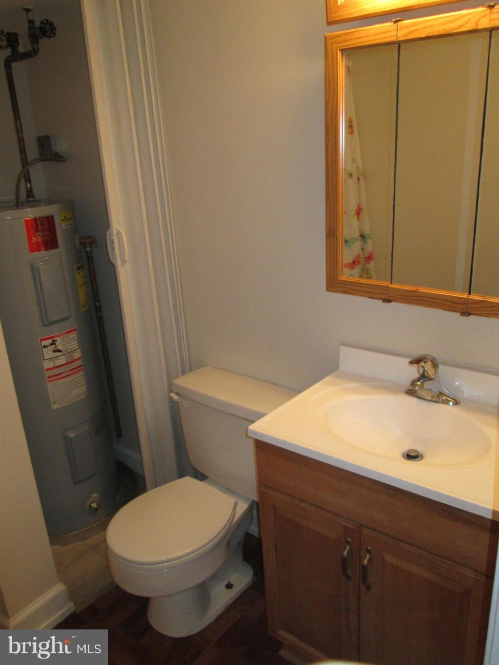 GLASSMANOR - Residential Lease