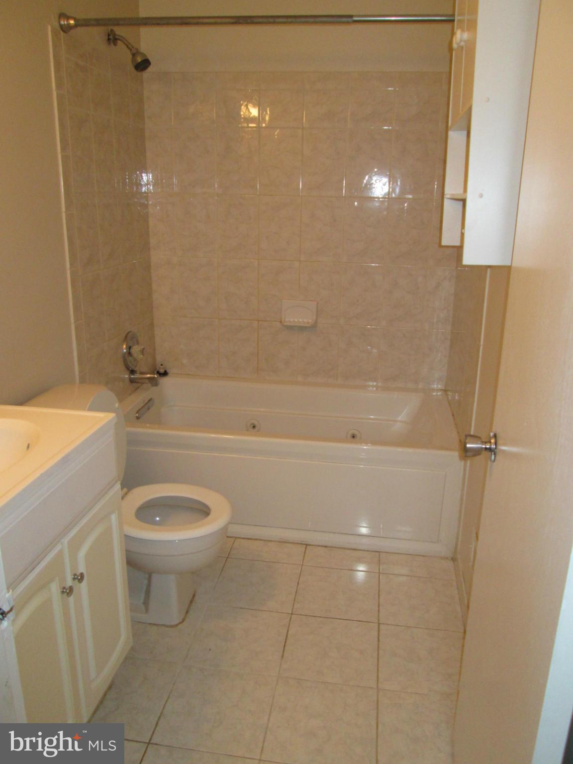 GLASSMANOR - Residential Lease