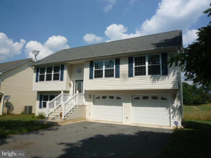 Very nice 3 bedroom,3 bath split foyer located in Bunker Hill. Features include large family room, double deck and oversized 2-car garage with openers. Close to schools and EZ access to I-81, 15 minutes to Wincester, Va. Requires credit check, non-smoker.