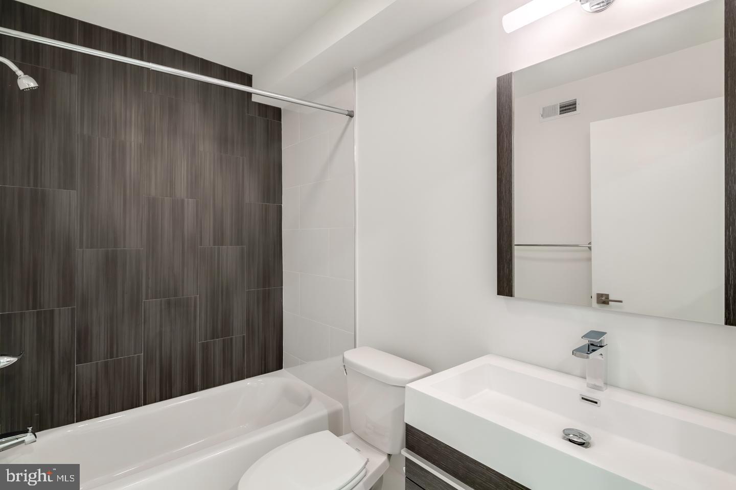 POINT BREEZE - Residential Lease