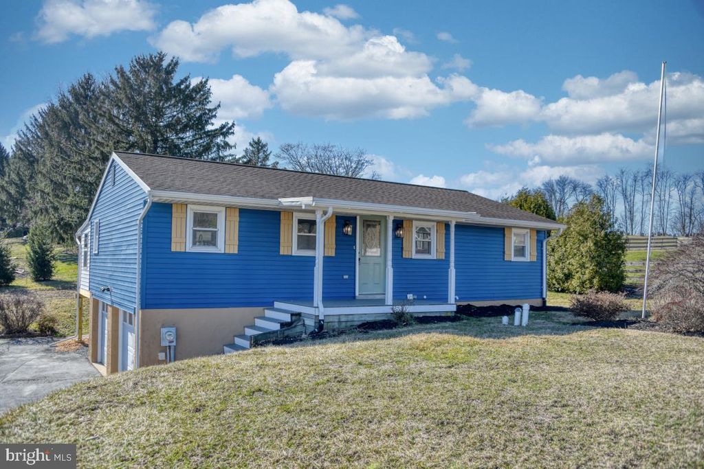 Photo of 207 N Prospect Hill Drive, SCHAEFFERSTOWN, PA 17088 (MLS # PALN2025022)