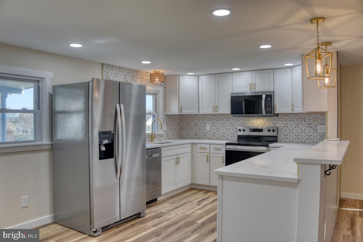 207 N PROSPECT HILL DRIVE