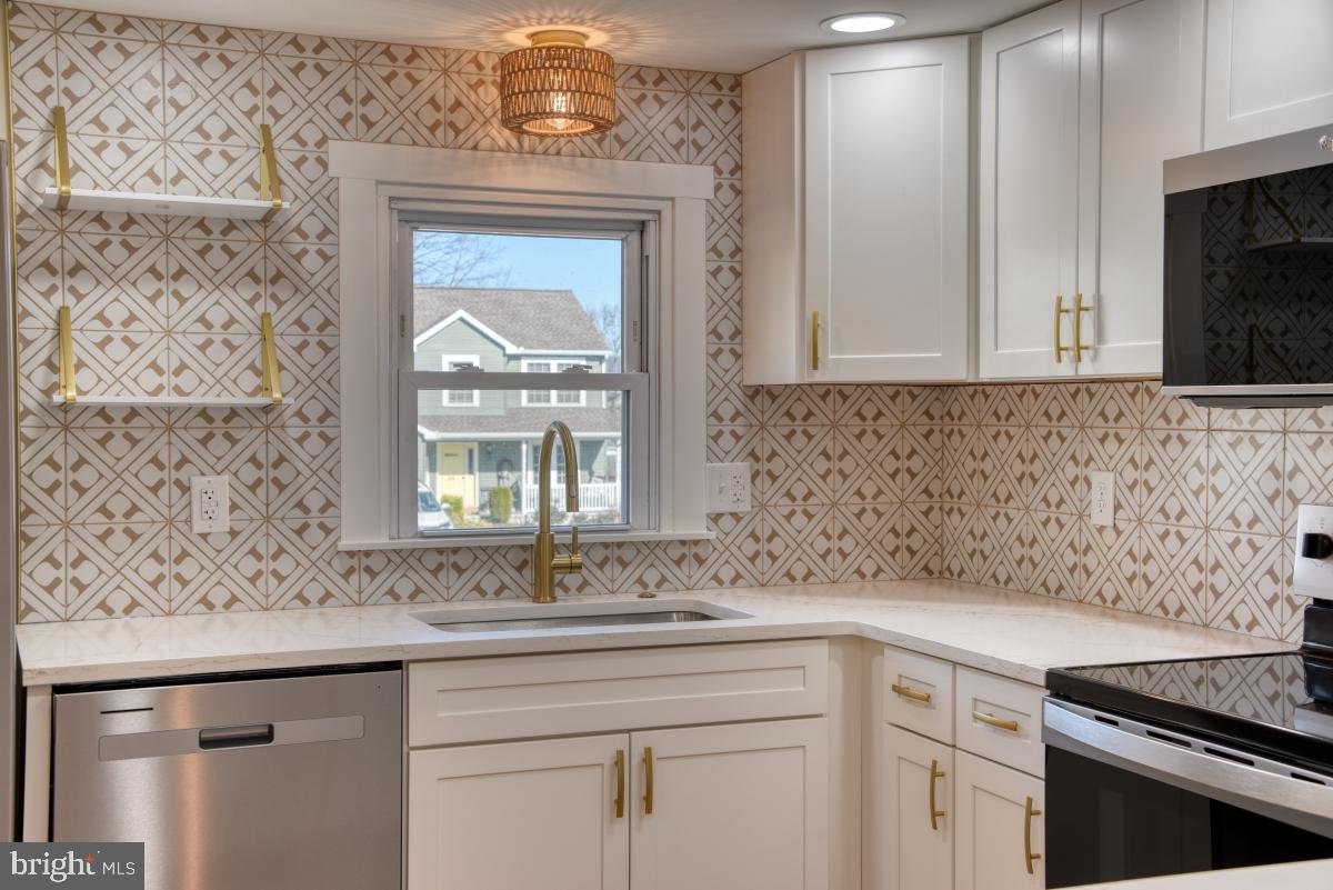 207 N PROSPECT HILL DRIVE