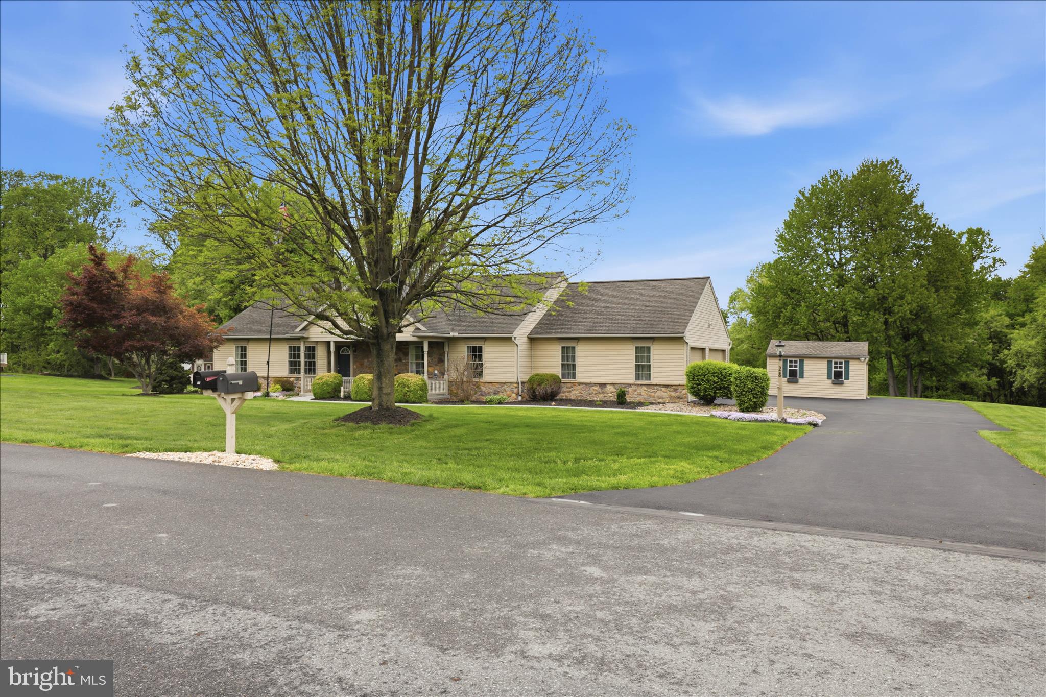 28 FARMINGTON WAY