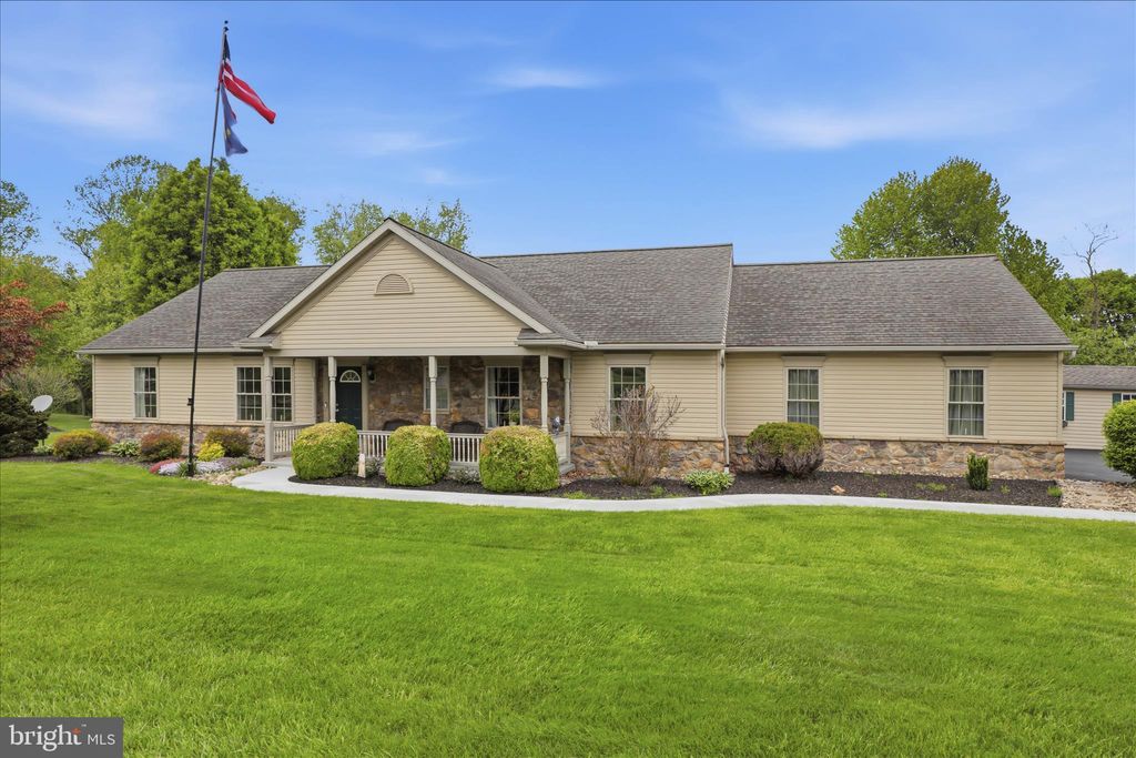 Photo of 28 Farmington Way, NEW PROVIDENCE, PA 17560 (MLS # PALA2086854)